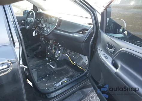 2018 Toyota Sienna Se 8 Passenger z USA, uszkodzony, nr VIN 5TDXZ3DC1JS940252